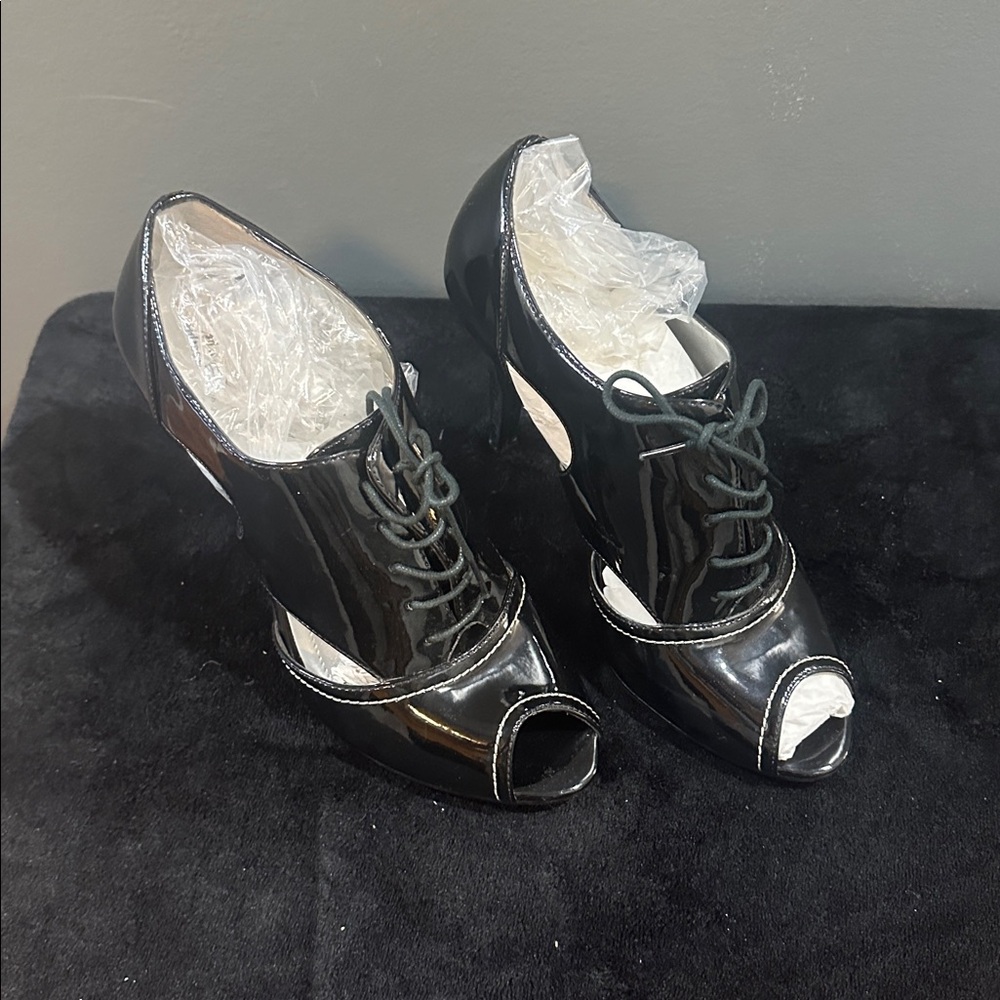Tahari Black Patent Leather Peep Toe Heels